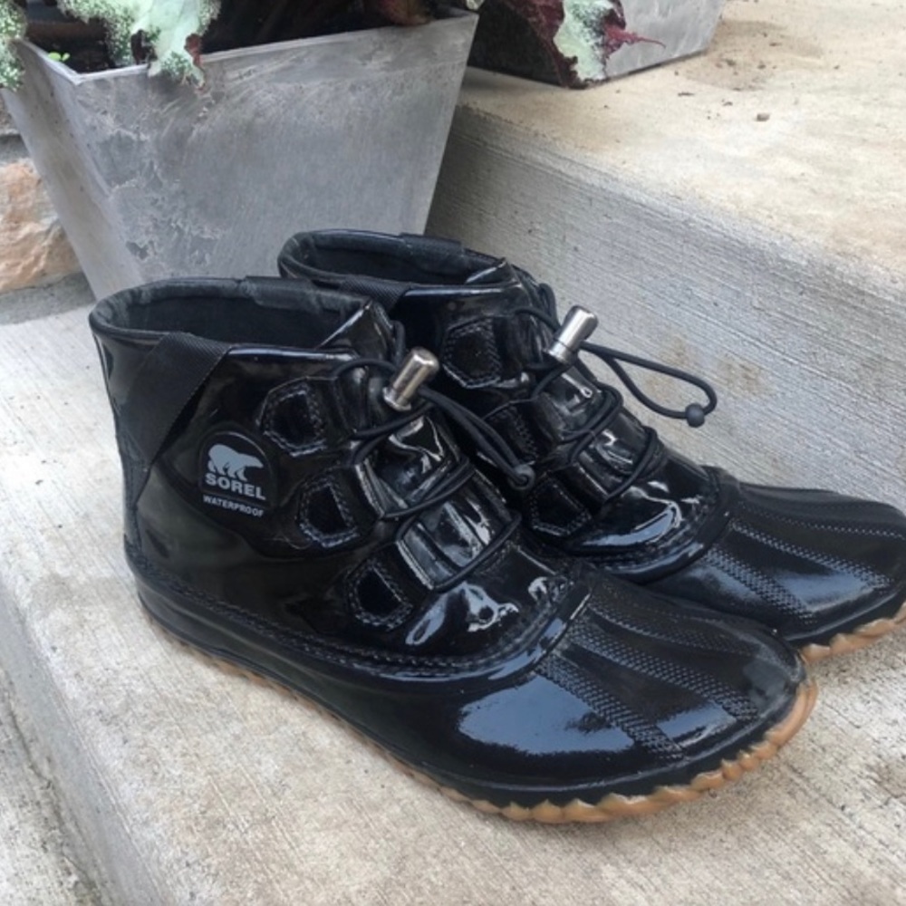 Sorel Out N About booties black size 10